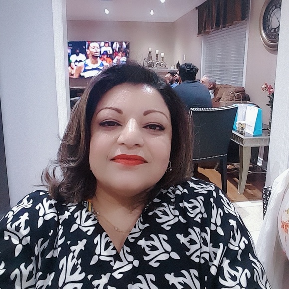 Meet your Posher, Atia - Picture 1 of 1